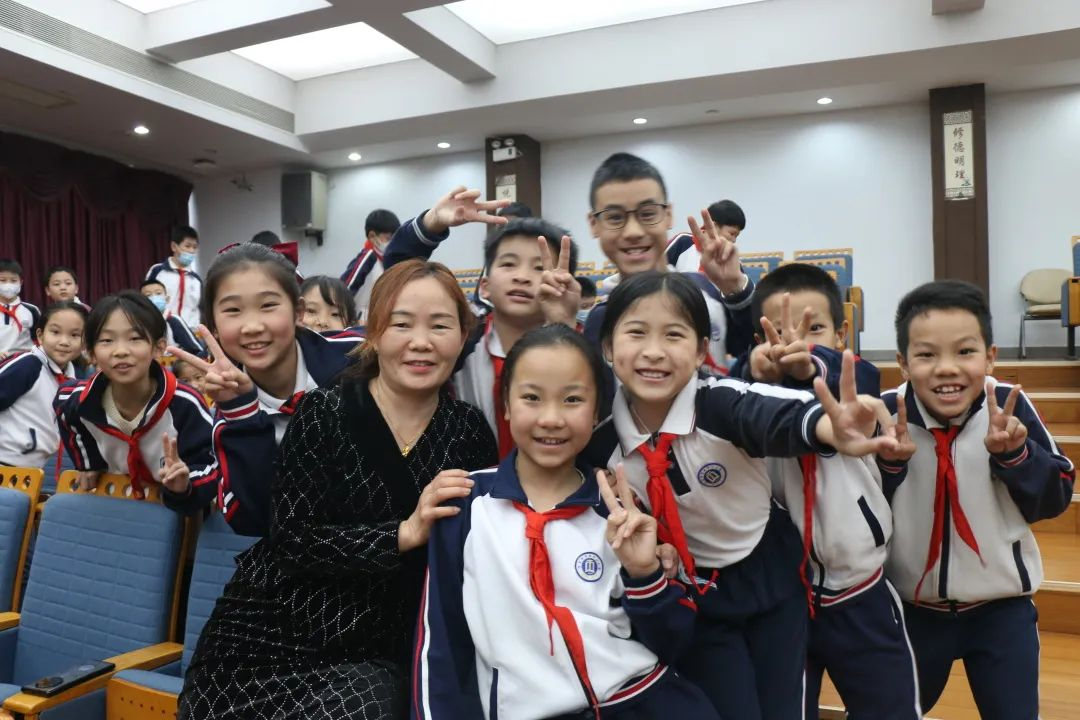 快樂學習，健康午休 | 博士有成午休課桌椅走進莞城中心小學(圖5)